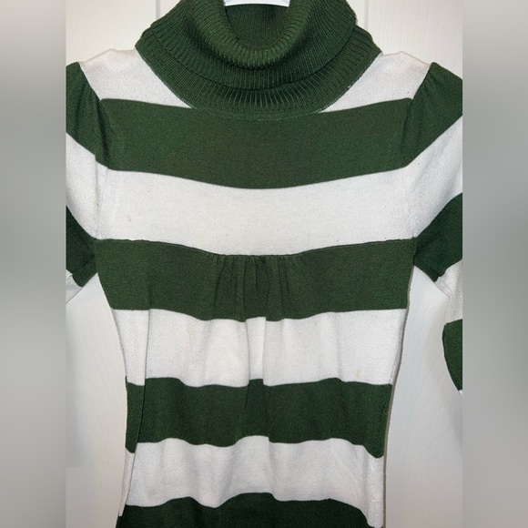$1 SWEATER BLOUSE. GREAT CONDITION. SIZE XS. $1 WITH ANY $10 ORDER OR MORE - Picture 3 of 5